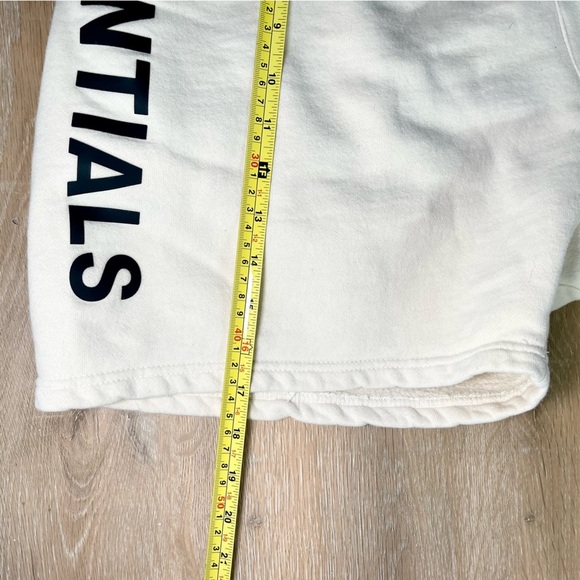 Fear Of God•Essentials Sweat Shorts•Cream•Size X-Large - Picture 10 of 11